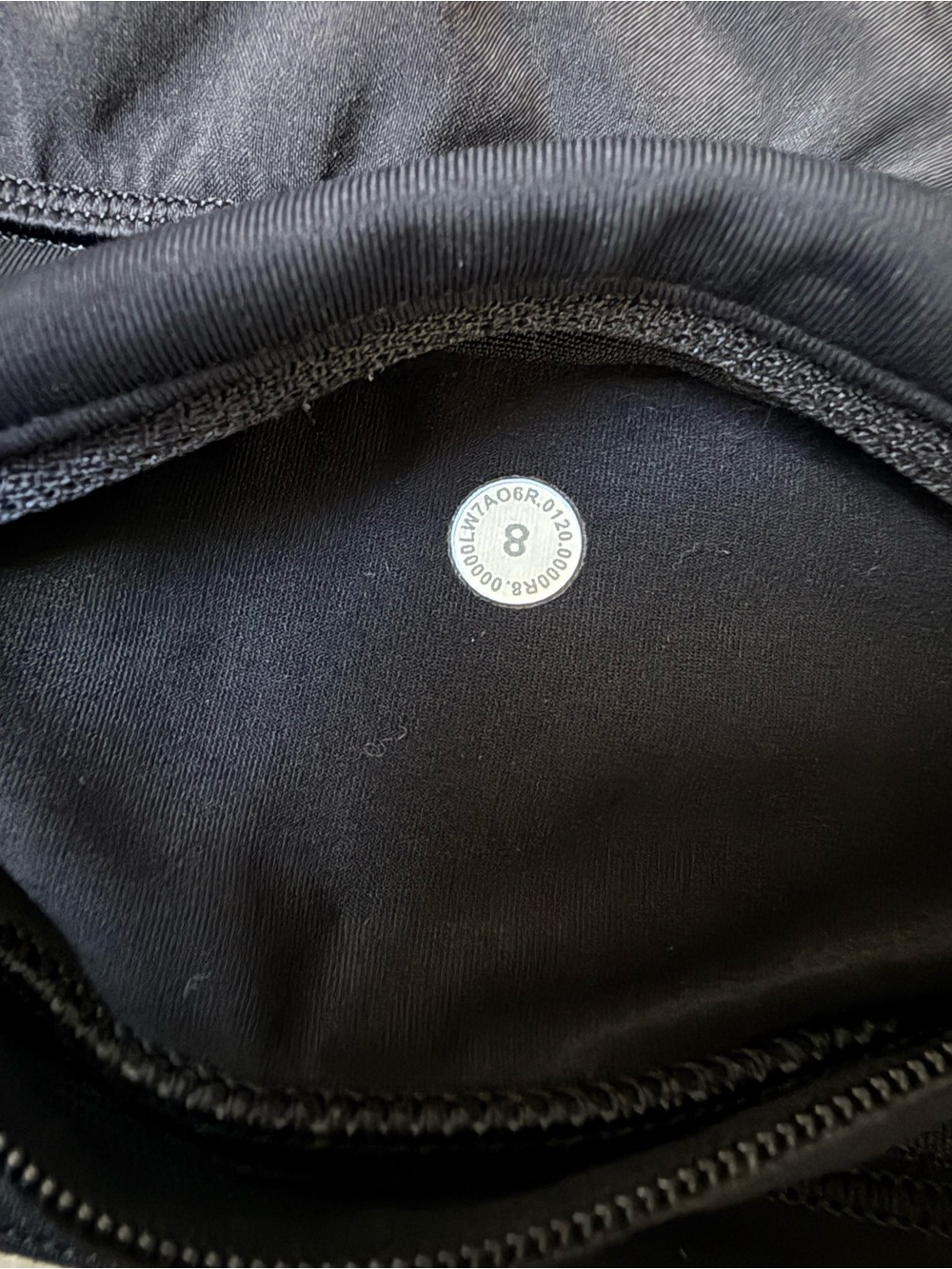 Lululemon Speed Up Low Rise 2.5” Lined Running Shorts Black SZ 8 Reg Zip Pocket - Picture 7 of 11